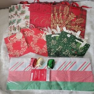 Hallmark Christmas Gift Bags 6 XS / 9 Small Tissue Paper Metallic String Holiday